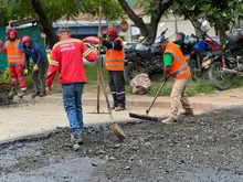 ¡Adiós, huecos! Alcaldía de Cali intensifica trabajos en el barrio El Diamante para recuperar sus calles
