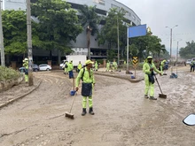  Más de 1.350 metros cúbicos de residuos, el equivalente a 17 piscinas olímpicas, han sido recolectados después de las inundaciones