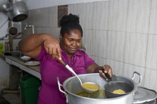 Comedor comunitario ‘Mi Pacífico y yo’, una ‘luz de esperanza’ en el barrio Mojica 2
