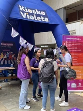 El Kiosko Violeta se toma las universidades de Cali para sensibilizar sobre la violencia de género 