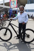  Jesús María Lucumí, primer ciclista afro en correr una vuelta a Colombia en los años 50, también se disfrutó la primera jornada de junio 2024 de la Ciclovida de Cali.