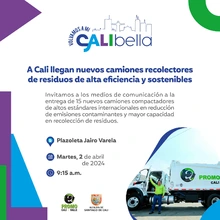 Entrega de camiones de recolección de residuos sólidos