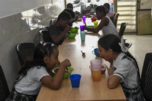 Unidos en la mesa para la reconstrucción del tejido social en el barrio Manuela  Beltrán