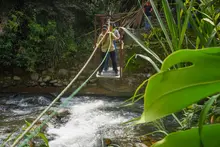 Secretaria de Turismo de Cali recorrió comuna 1 con habitantes y guías turísticos para impulsar ruta del Ecoparque de la Vida