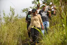 Secretaria de Turismo de Cali recorrió comuna 1 con habitantes y guías turísticos para impulsar ruta del Ecoparque de la Vida