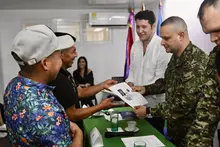 Víctimas del conflicto armado reciben sus libretas militares en Cali de manera gratuita