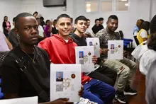 Víctimas del conflicto armado reciben sus libretas militares en Cali de manera gratuita