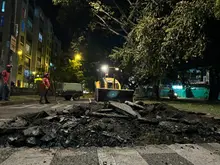 Cuadrilla nocturna de la Secretaría de Infraestructura tapó decenas de huecos y mejoró la movilidad en el barrio El Caney 