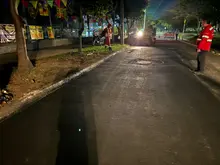 Cuadrilla nocturna de la Secretaría de Infraestructura tapó decenas de huecos y mejoró la movilidad en el barrio El Caney 