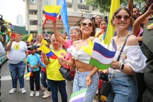 Cali se llenó de patriotismo: el 20 de julio miles de personas  acompañaron el desfile de la Fuerza Pública