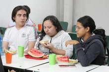 Vuelven los estudiantes a las aulas con la garantía de contar con transporte y alimentación escolar