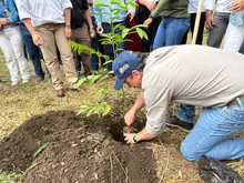 Alcaldía de Cali celebró el Día Nacional de Libertad Religiosa con siembra pedagógica en el ecoparque de Pance 