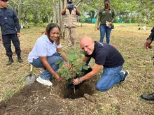 Alcaldía de Cali celebró el Día Nacional de Libertad Religiosa con siembra pedagógica en el ecoparque de Pance 