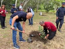 Alcaldía de Cali celebró el Día Nacional de Libertad Religiosa con siembra pedagógica en el ecoparque de Pance 
