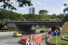 Se iniciarán obras de restauración del puente contiguo al Club Colombia, por lo cual se presentarán desvíos en vías en este sector