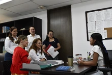 Los niños y las niñas hacen su primer acercamiento para conocer las funciones de los directivos en la Alcaldía de Cali