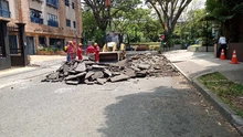 Alcaldía de Cali continúa la recuperación de vías en la comuna 22 y todos los días dice ¡chao hueco!