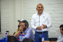 Trabajar de la mano con la administración del alcalde Eder es el compromiso de la comuna 22