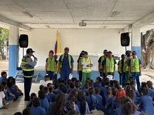 24 nuevos ‘patrulleritos escolares’ de la Institución Educativa General Santander están listos para promover la seguridad vial en Cali