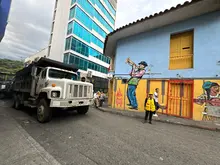 Avanza la recuperación de la malla vial de Cali en tiempo récord: Av. de Los Cerros, centro histórico y estadio dicen ¡chao hueco!