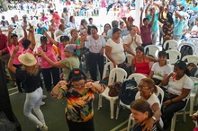 Con rifas, juegos y espectáculos, cerca de 2000 personas se gozaron
