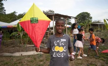 Con pícnic, una tarde de cometas y actividades lúdicas, los niños  fueron protagonistas en el jarillón del río Cauca