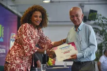 Taxistas y periodistas de Cali se graduaron como EmbajaCOP para ayudar a turistas y visitantes en la COP16