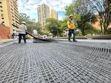 Cali recupera sus vías con innovación: conozca la geomalla biaxial que asegura calles más duraderas y menores costos