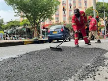 Eliminan cientos de huecos en la Avenida Sexta Norte gracias al equipo ‘ERI’ de la Secretaría de Infraestructura