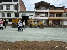 Recuperación de vías en Santa Mónica Popular avanza a buen ritmo y con apoyo a los emprendimientos locales