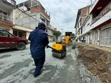 Recuperación de vías en Santa Mónica Popular avanza a buen ritmo y con apoyo a los emprendimientos locales