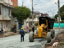 Recuperación de vías en Santa Mónica Popular avanza a buen ritmo y con apoyo a los emprendimientos locales