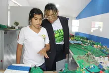 La institución educativa La Leonera recibió una biblioteca pensada para fomentar la creatividad, la investigación y el aprendizaje colaborativo
