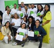 Secretaría de Turismo de Cali y el SENA certificaron en inglés a más de 100 taxistas, militares y personal del sector gastronómico