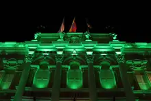 La ‘sucursal del cielo’ se ilumina de verde en homenaje a la COP16