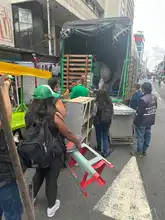 Cali es ejemplo de economía circular en la COP16: se renuevan mobiliarios de los vendedores informales en el centro de la ciudad