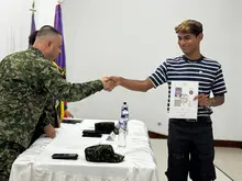 Así se construye una ciudad con oportunidades: más de 100 jóvenes víctimas del conflicto armado recibieron sus libretas militares