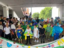 Con un desfile biodiverso la Institución Educativa Oficial Agustín Nieto Caballero celebró la Semana Cultural y Ambiental 