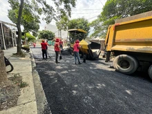 Alcaldía de Cali sigue barrio adentro y recupera vía abandonada hace 2 años en el barrio Vipasa