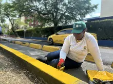 Cali florece: ‘Promotores Mi Cali Bella’ inician jornada de embellecimiento en la calle 13 entre carreras 50 y 56