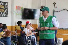 ‘Promotores Mi Cali Bella’ impulsan la conciencia ambiental y el emprendimiento juvenil con talleres educativos en la ciudad