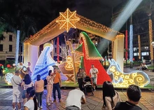 Las familias en Cali comparten y gozan el ‘Alumbrado Navideño’