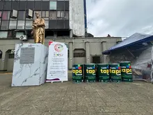 Alcaldía de Cali entrega 1.000.053 tapas plásticas a fundación de Buenaventura: ¡cada tapa cuenta para el mural más grande del mundo!