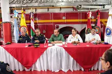 Alcalde Alejandro Eder condecoró a bomberos que rescataron una menor de cuatro años de edad durante incendio