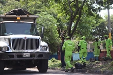 “Las escobas activas” por nuestra Cali bella trabajan sin descanso por  mantener la ciudad limpia y aseada