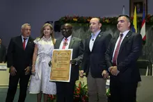 Alcalde Alejandro Eder anuncia millonario plan de inversión social  contra la violencia en Cali