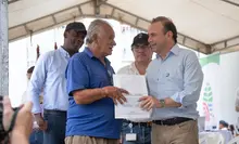 174 familias del Plan Jarillón reciben las escrituras de sus viviendas