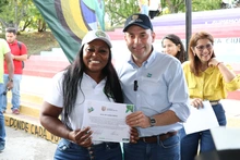 Entrega de 13 motocargueros fortalece la labor de Organizaciones de Recicladores de Oficio y la gestión de residuos de aprovechamiento en Cali
