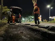 Cali recupera su malla vial las 24 horas: Secretaría de Infraestructura reactiva cuadrilla nocturna para tapar huecos sin afectar la movilidad