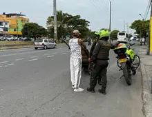 Los ‘Cazainfractores’ refuerzan operativos contra la mala disposición de residuos en Cali